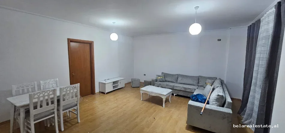 Tirane, jepet me qera apartament 2+1 Kati 3, 115 m² 470 € (prane farmaci dite e nate)
