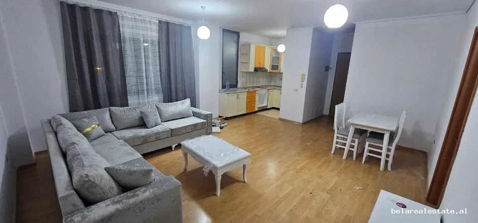 Tirane, jepet me qera apartament 2+1 Kati 3, 115 m² 470 € (prane farmaci dite e nate)