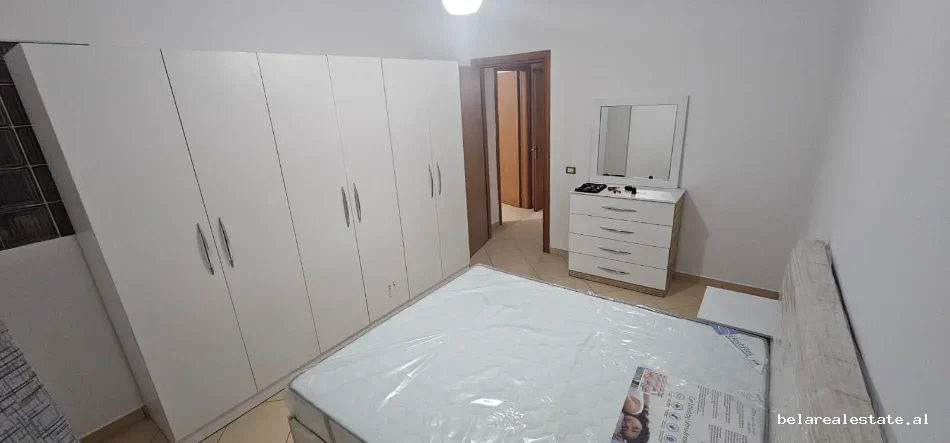 Tirane, jepet me qera apartament 2+1 Kati 3, 115 m² 470 € (prane farmaci dite e nate)