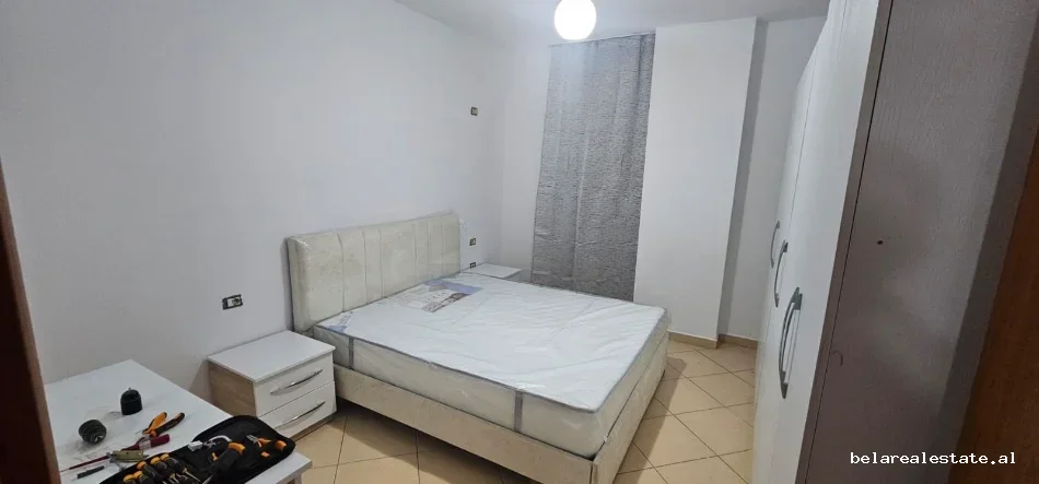 Tirane, jepet me qera apartament 2+1 Kati 3, 115 m² 470 € (prane farmaci dite e nate)