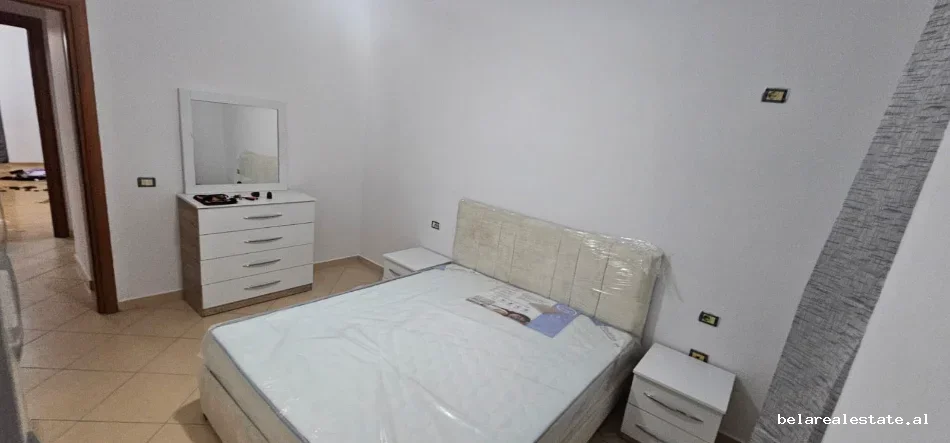 Tirane, jepet me qera apartament 2+1 Kati 3, 115 m² 470 € (prane farmaci dite e nate)