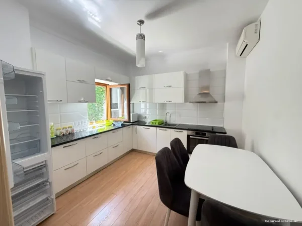 Tirane, jepet me qera Vile Vile 3 Katshe Kati 0, 300 m² 2.000 € (Colombo 1)