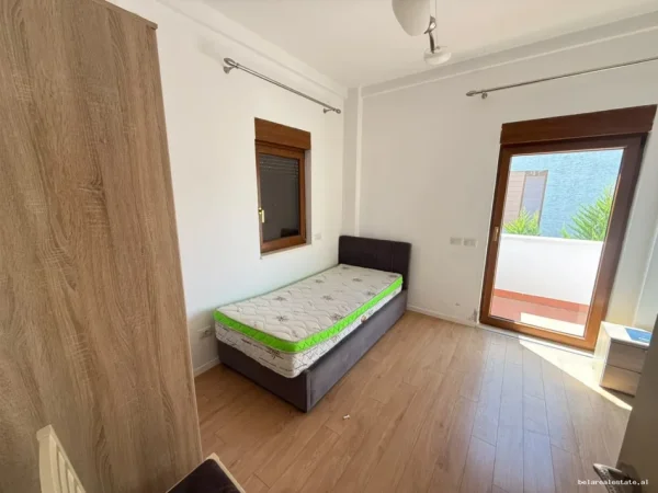 Tirane, jepet me qera Vile Vile 3 Katshe Kati 0, 300 m² 2.000 € (Colombo 1)