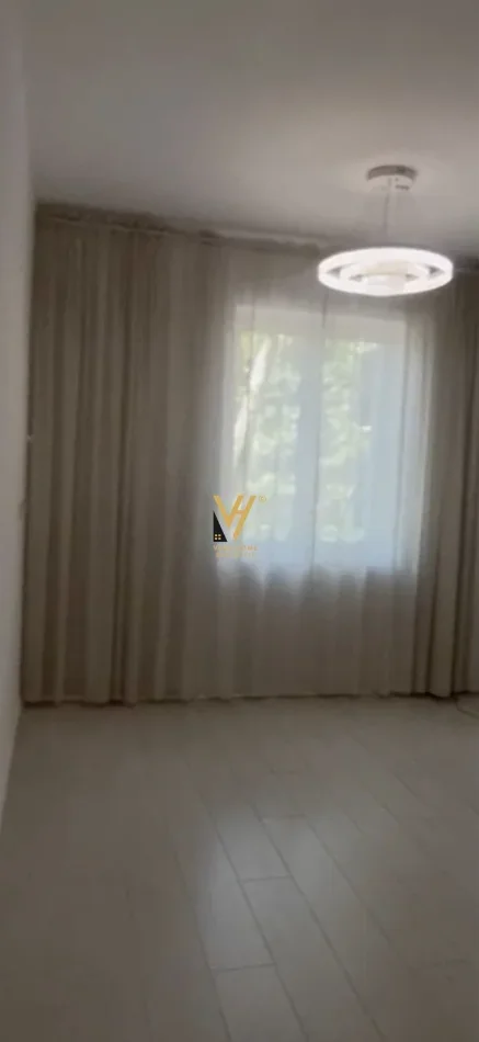 Tirane, jepet me qera ambjent biznesi Kati 2, 50 m² 670 € (PALLATET AGIMI)