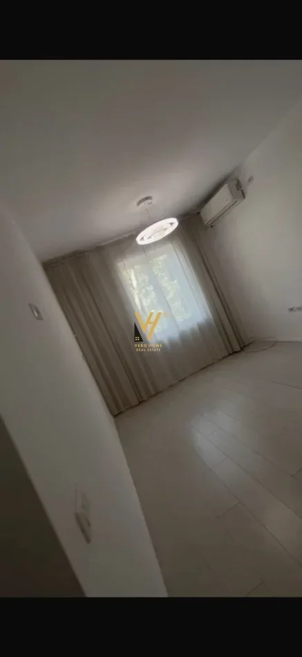 Tirane, jepet me qera ambjent biznesi Kati 2, 50 m² 670 € (PALLATET AGIMI)