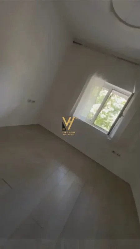 Tirane, jepet me qera ambjent biznesi Kati 2, 50 m² 670 € (PALLATET AGIMI)