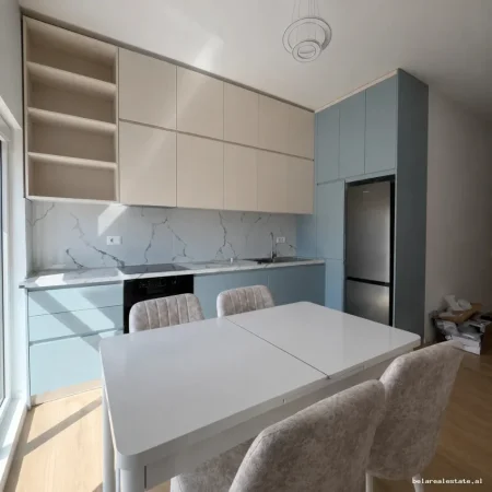 Tirane, jepet me qera apartament 1+1+Ballkon Kati 4, 64 m² 520 € (ali demi)