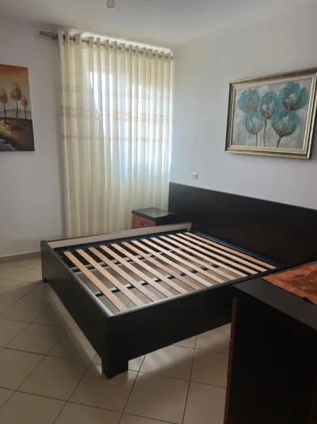Tirane, jepet me qera apartament 1+1 Kati 3, 75 m² 600 € (ISH PARKU)