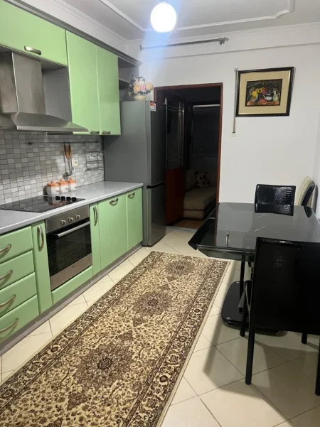 Tirane, jepet me qera apartament 1+1 Kati 3, 75 m² 600 € (ISH PARKU)