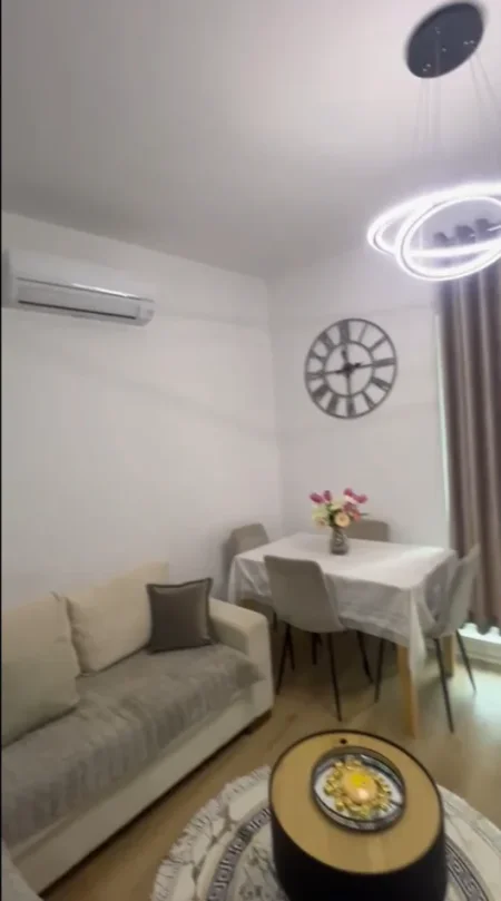 Tirane, jepet me qera apartament 1+1+Ballkon Kati 4, 60 m² 450 € 