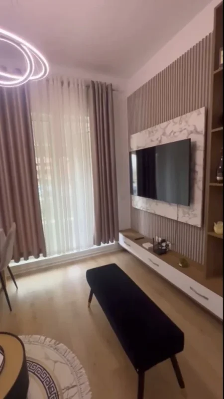 Tirane, jepet me qera apartament 1+1+Ballkon Kati 4, 60 m² 450 € 