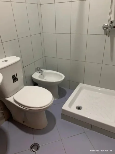 Tirane, jepet me qera apartament 1+1+Ballkon Kati 5, 58 m² 470 € (don bosko)