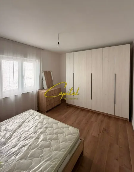 Tirane, jepet me qera apartament 1+1 Kati 5, 62 m² 650 € (ISH BLLOKU)