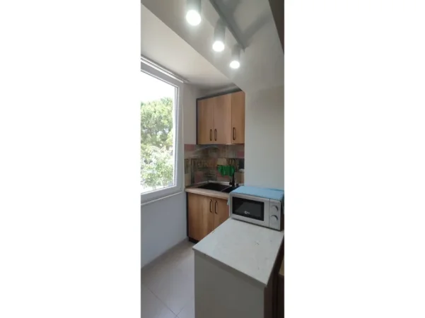 Tirane, jepet me qera STUDIO-APARTAMENT , AIR BNB, 1+1 Kati 1, 37 m² 535 € (PRANE HARRY FULTZ , RRUGA ASIM VOKSHI)