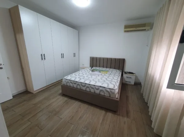 Tirane, jepet me qera apartament 1+1 Kati 3, 40 m² 450 € (RRUGA E DURRESIT)