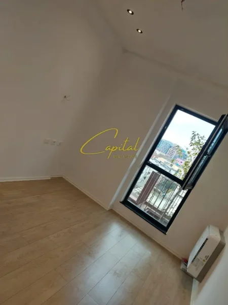 Tirane, jepet me qera zyre Kati 4, 62 m² 650 € (GARDEN BUILDING RESIDENCE)