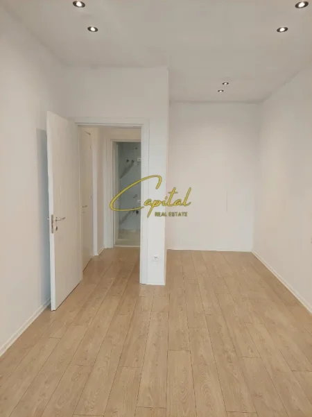 Tirane, jepet me qera zyre Kati 4, 62 m² 650 € (GARDEN BUILDING RESIDENCE)