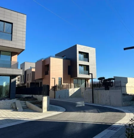 Tirane, shitet Vile Vile 3 Katshe Kati 0, 304 m² 780.000 € (TEG)