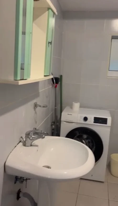 Tirane, jepet me qera apartament 2+1 Kati 3, 85 m² 400 € (Shkolla Gjon Buzuku Porcelan)