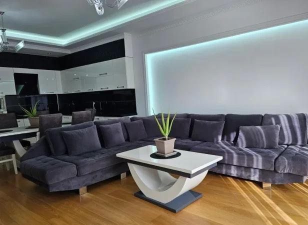 Tirane, jepet me qera apartament 2+1 , 120 m² 900 € 