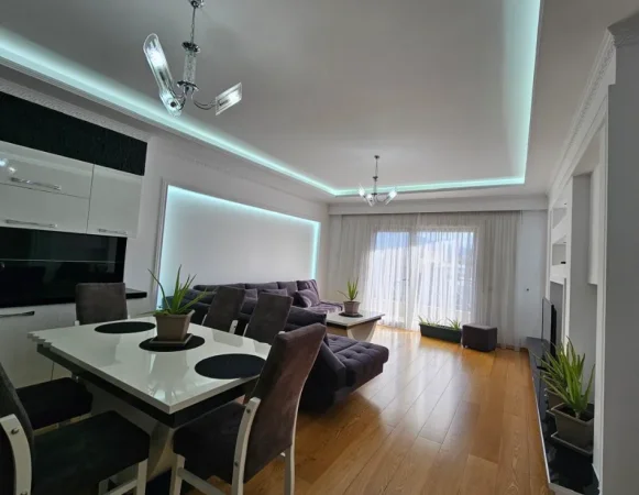 Tirane, jepet me qera apartament 2+1 , 120 m² 900 € 