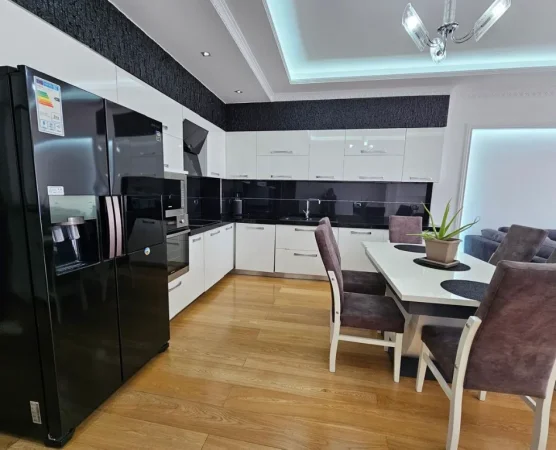 Tirane, jepet me qera apartament 2+1 , 120 m² 900 € 