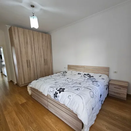 Tirane, jepet me qera apartament 2+1 , 120 m² 900 € 