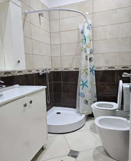 Tirane, jepet me qera apartament 2+1 , 120 m² 900 € 