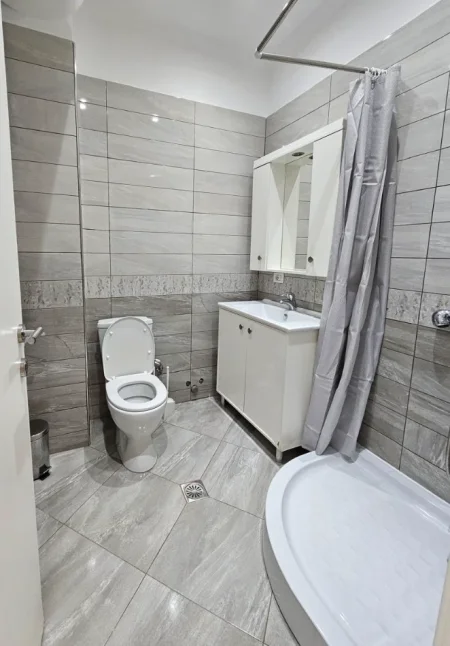 Tirane, jepet me qera apartament 2+1 , 120 m² 900 € 