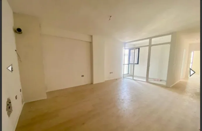 Tirane, shitet apartament 2+1+Ballkon Kati 8, 91 m² 155.721 € (Fusha e Aviacionit)