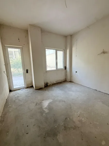 Tirane, shitet apartament 3+1+Aneks+Ballkon Kati 2, 205 m² 256.000 € (Kopshti zoologjik)