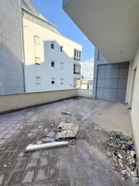 Tirane, shitet apartament 3+1+Aneks+Ballkon Kati 2, 205 m² 256.000 € (Kopshti zoologjik)
