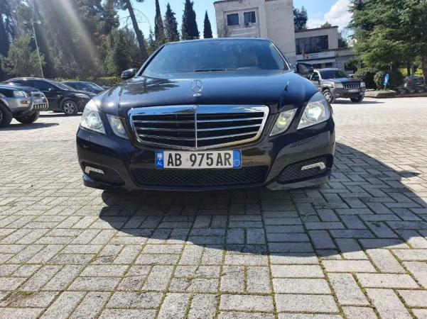Tirane, shes makine E Class 2010 Avangarde Nafte, e zeze automatik Kondicioner 275.000 km 7.500 €