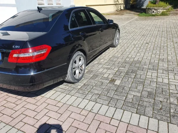 Tirane, shes makine E Class 2010 Avangarde Nafte, e zeze automatik Kondicioner 275.000 km 7.500 €