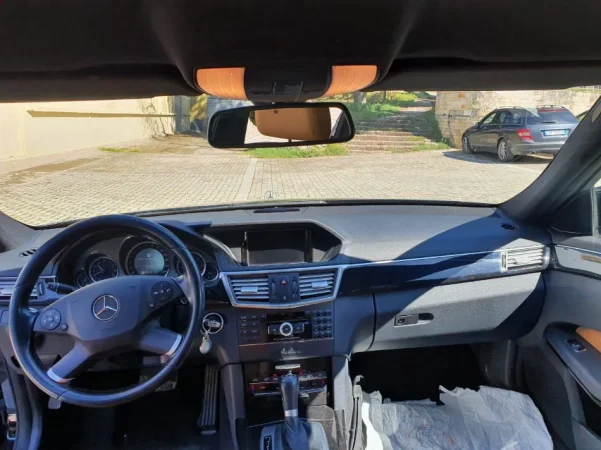 Tirane, shes makine E Class 2010 Avangarde Nafte, e zeze automatik Kondicioner 275.000 km 7.500 €