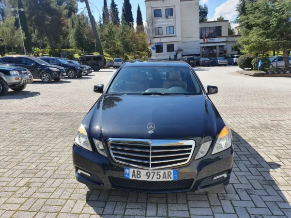 Tirane, shes makine E Class 2010 Avangarde Nafte, e zeze automatik Kondicioner 275.000 km 7.500 €