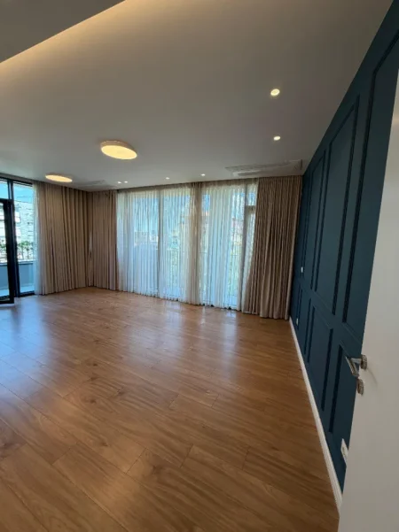 Tirane, jepet me qera zyre Kati 3, 120 m² 1.600 € (Liqeni Artificial)