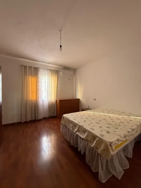 Tirane, jepet me qera apartament 2+1 Kati 2, 100 m² 500 € (Rruga 5 Maji)