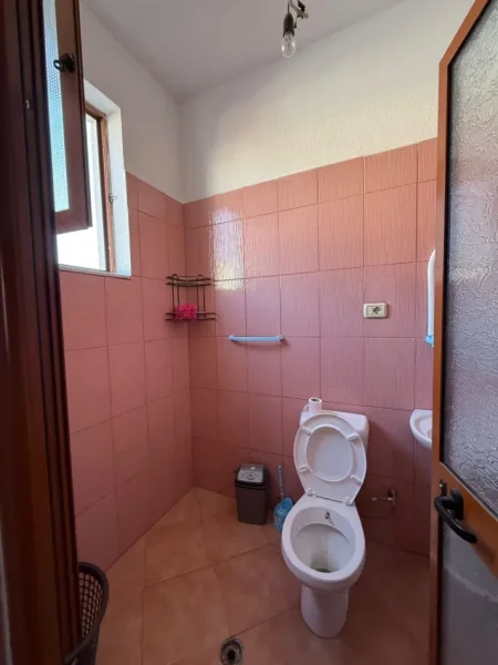 Tirane, jepet me qera apartament 2+1 Kati 2, 100 m² 500 € (Rruga 5 Maji)
