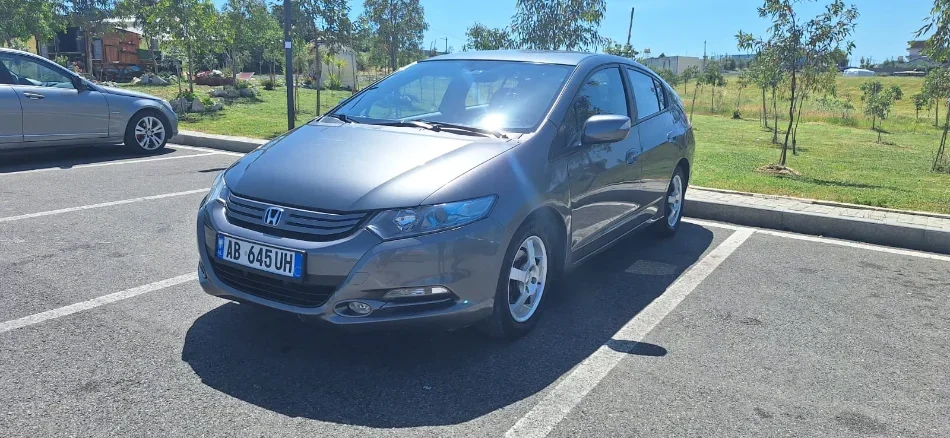 Tirane, shes makine elektrike Honda Insight Hybrid Benzin, gri e erret automatik Klima 157.000 km 4.500 €
