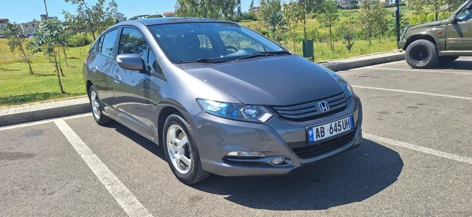 Tirane, shes makine elektrike Honda Insight Hybrid Benzin, gri e erret automatik Klima 157.000 km 4.500 €