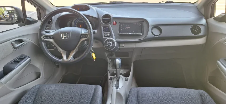 Tirane, shes makine elektrike Honda Insight Hybrid Benzin, gri e erret automatik Klima 157.000 km 4.500 €