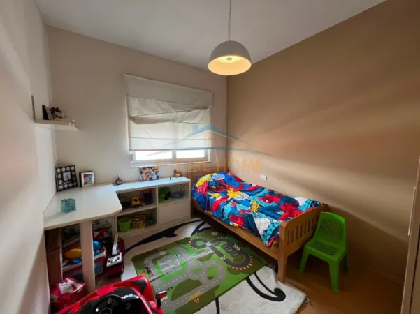 Tirane, jepet me qera apartament 2+1+Ballkon Kati 4, 73 m² 550 € (Unaza e Re)