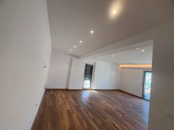 Tirane, shitet apartament 2+1+Ballkon Kati 8, 103 m² 175.134 € (Bengasi, pranë Rrethit të Klanit)