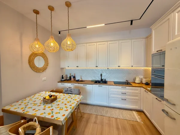 Dhermi - Palase, shitet apartament ,