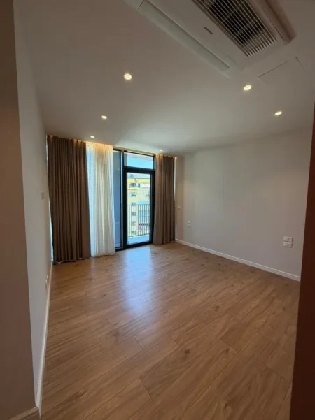 Tirane, jepet me qera zyre Kati 3, 120 m² 1.450 € (Lake View)