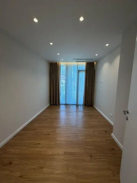 Tirane, jepet me qera zyre Kati 3, 120 m² 1.450 € (Lake View)