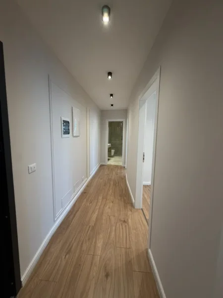 Tirane, jepet me qera zyre Kati 3, 120 m² 1.450 € (Lake View)
