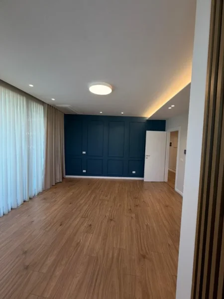 Tirane, jepet me qera zyre Kati 3, 120 m² 1.450 € (Lake View)