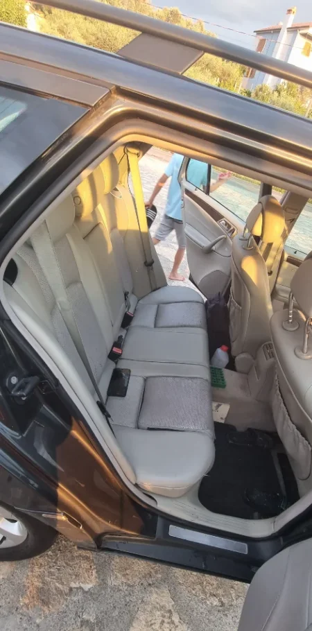 Tirane, shitet makine me portobagazh Benz 203 Nafte, gri e erret automatik Klima 230.000 km 2.200 €
